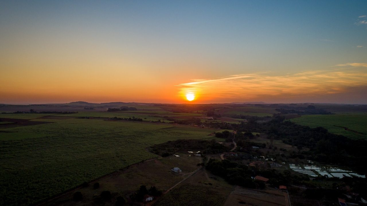drone por do sol